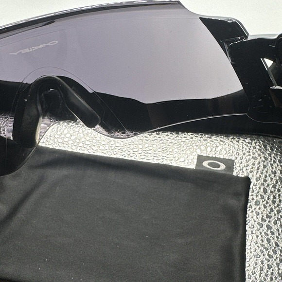Oakley Kato Polished Black Prizm Black Iridium Lens Sunglasses (Authenti… - Picture 8 of 11